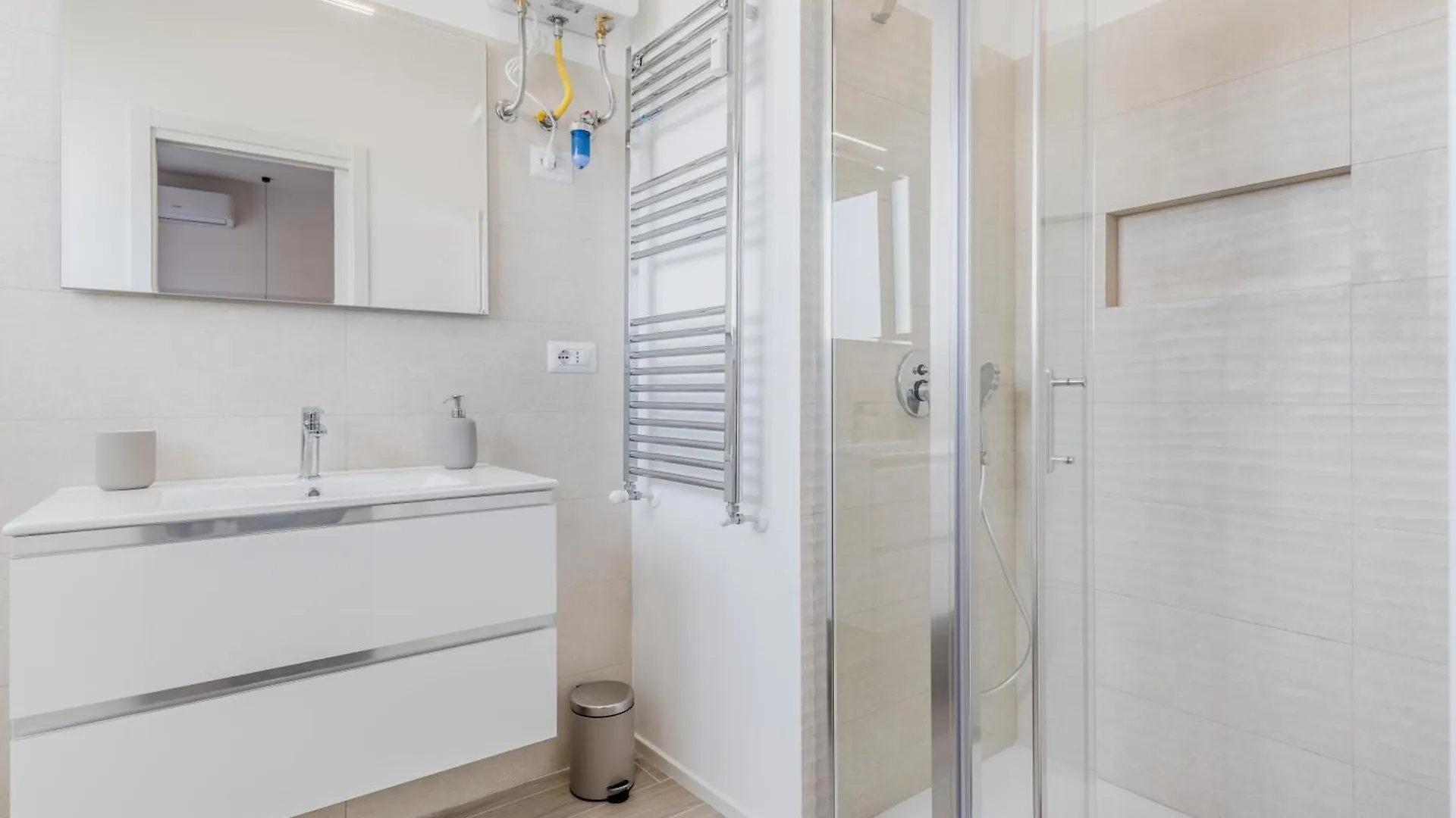 Domus Urbe Piramide Apartment Rome Italy