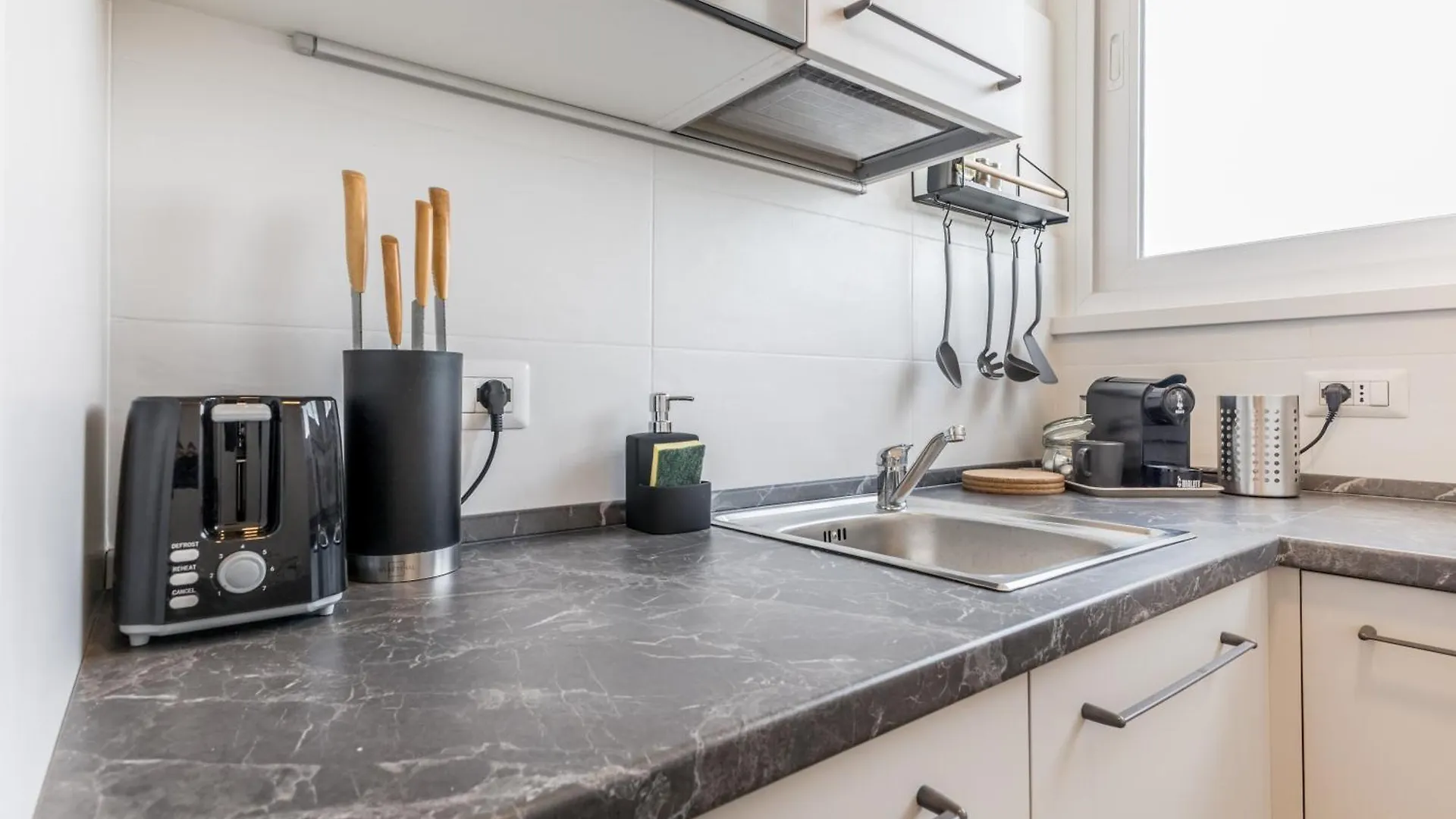 Domus Urbe Piramide Apartment Rome