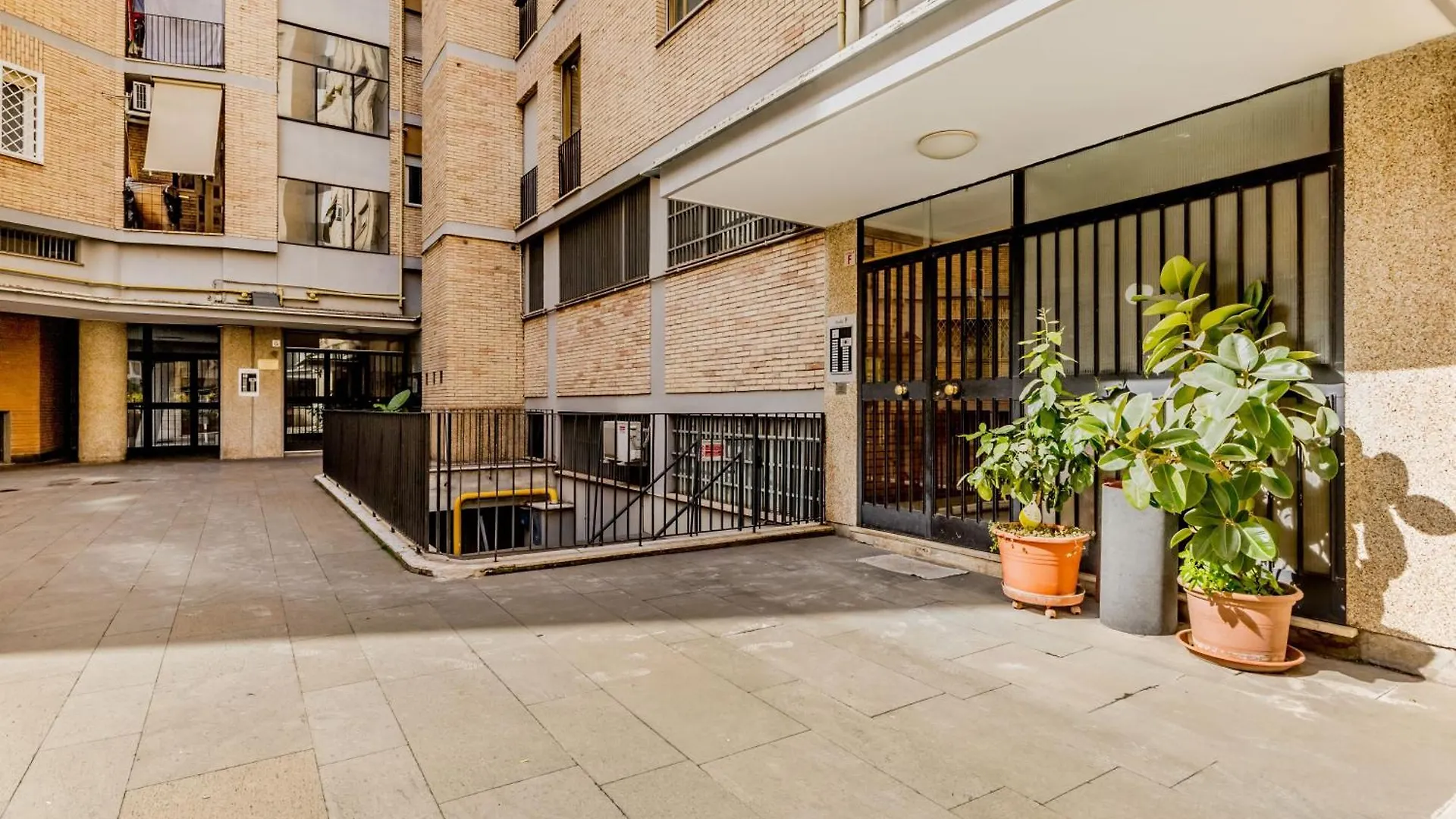 Domus Urbe Piramide Apartment Rome