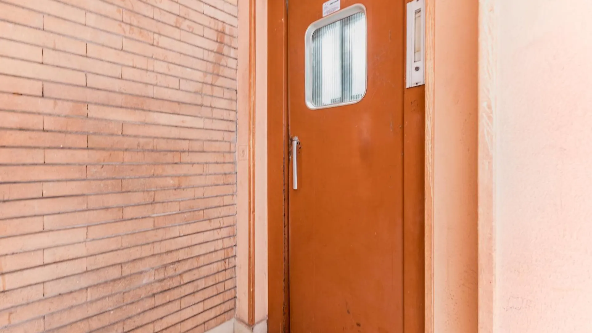 Domus Urbe Piramide Apartment Rome
