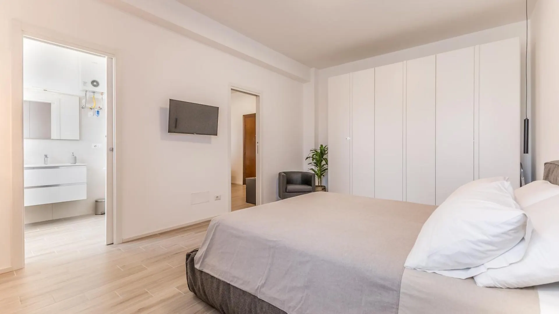 Domus Urbe Piramide Apartment Rome Italy