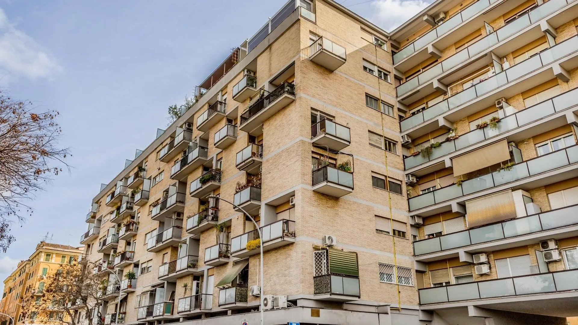 Domus Urbe Piramide Apartment Rome