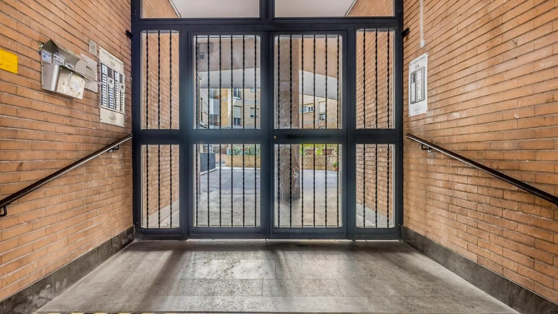 Domus Urbe Piramide Apartment Rome